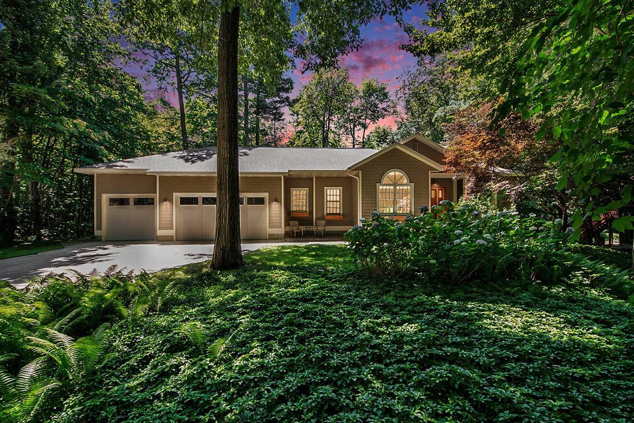5543 Oak Tree Lane, Whitehall, MI 49461-9651