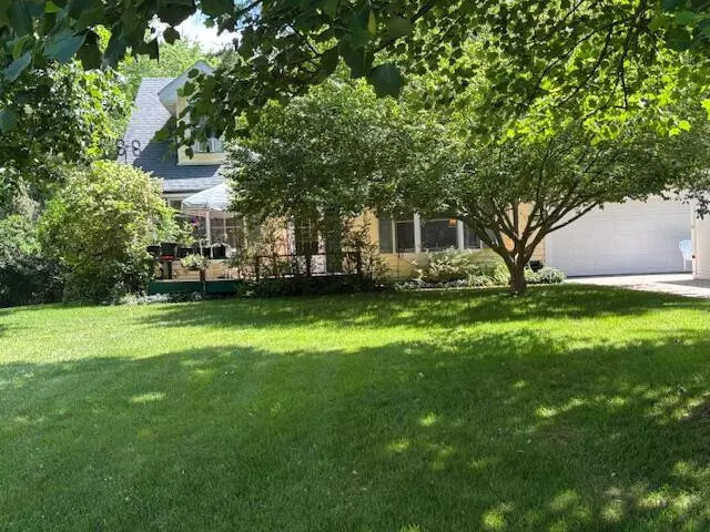 43618 Carla Drive, Paw Paw, MI 49079-9759