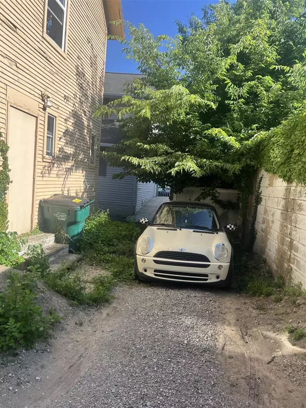 Lansing, MI 48933,509 N Walnut Street
