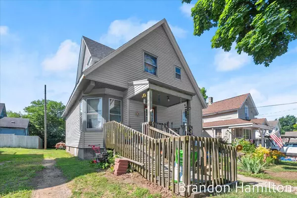 107 W Center Street, Belding, MI 48809-1902