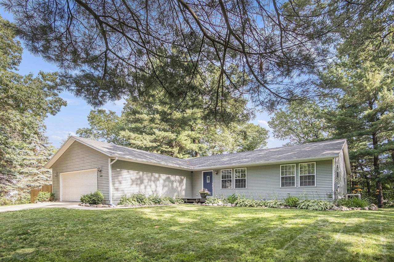 11215 W Harlow Road, Greenville, MI 48838-9108