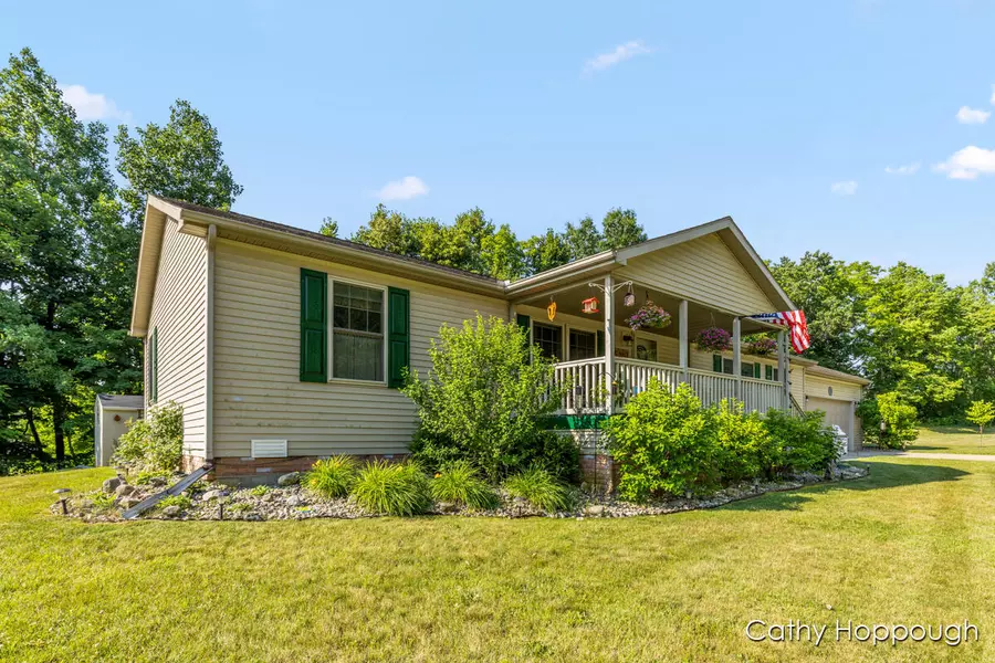 255 Whispering Creek Drive, Ionia, MI 48846
