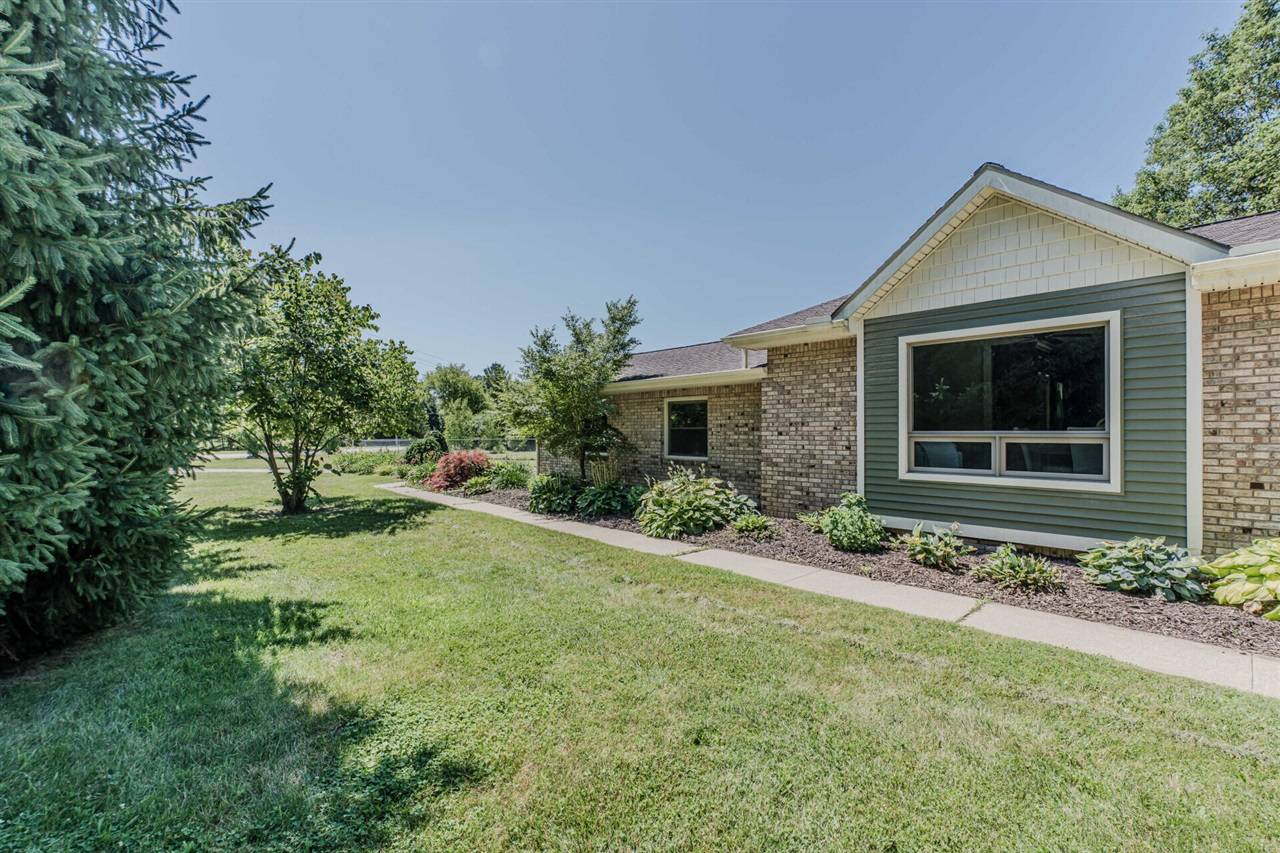 Saline, MI 48176-9825,7532 Dell Road