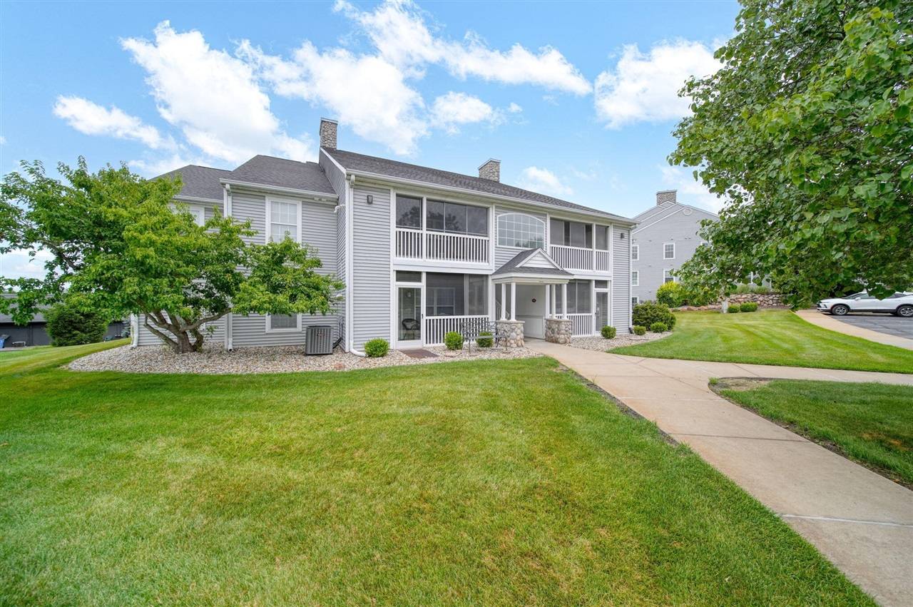 Jackson, MI 49203-2582,824 W Barrington Circle