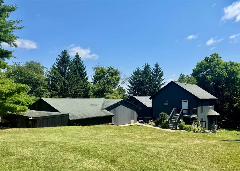 12141 Lawrence Road, Brooklyn, MI 49230-9581