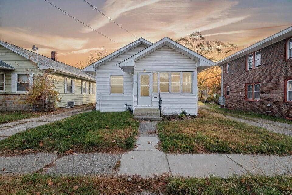 216 Kendall Street, Battle Creek, MI 49037