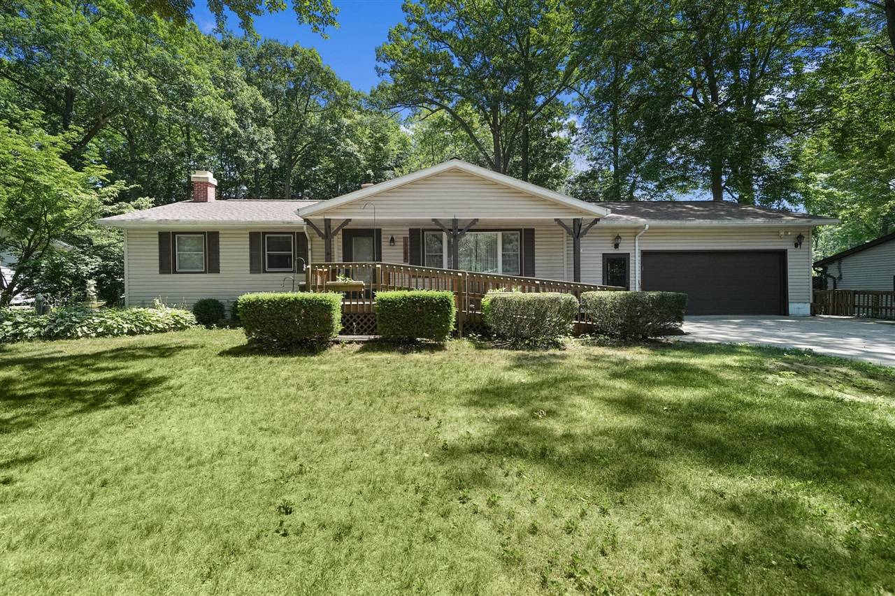 19136 Glendale Circle, Spring Lake, MI 49456-2302