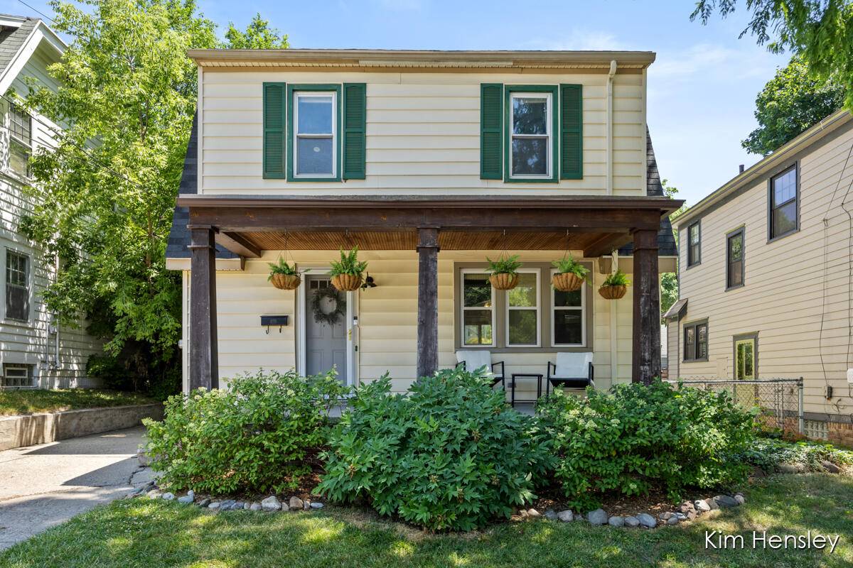 44 Auburn Avenue, Grand Rapids, MI 49503-3774