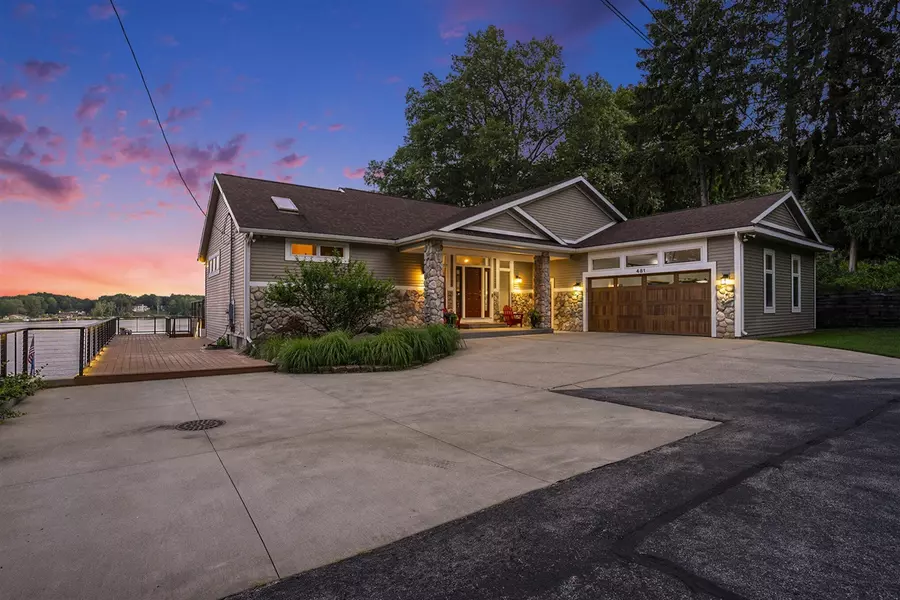 481 Seminole Road, Norton Shores, MI 49444-3734