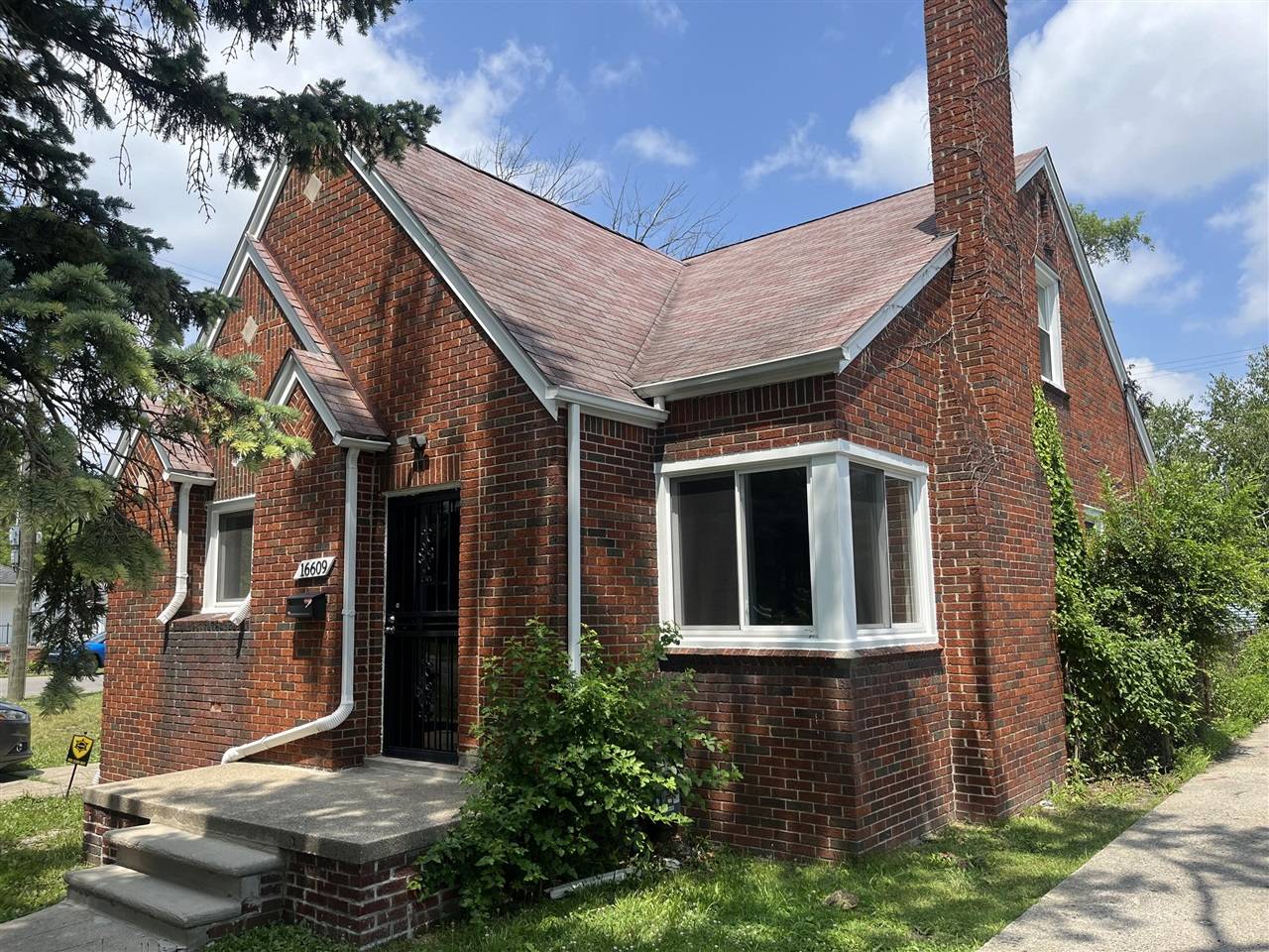 Detroit, MI 48205,16609 Edmore Drive
