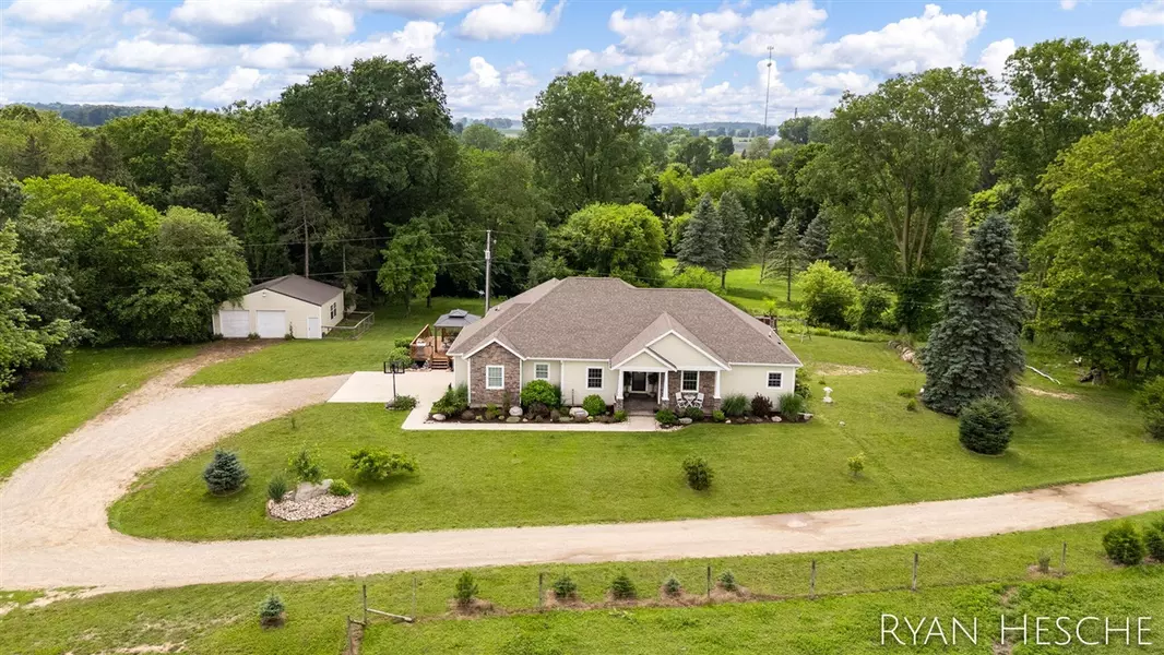 5062 Inuksuk Trail, Ionia, MI 48846