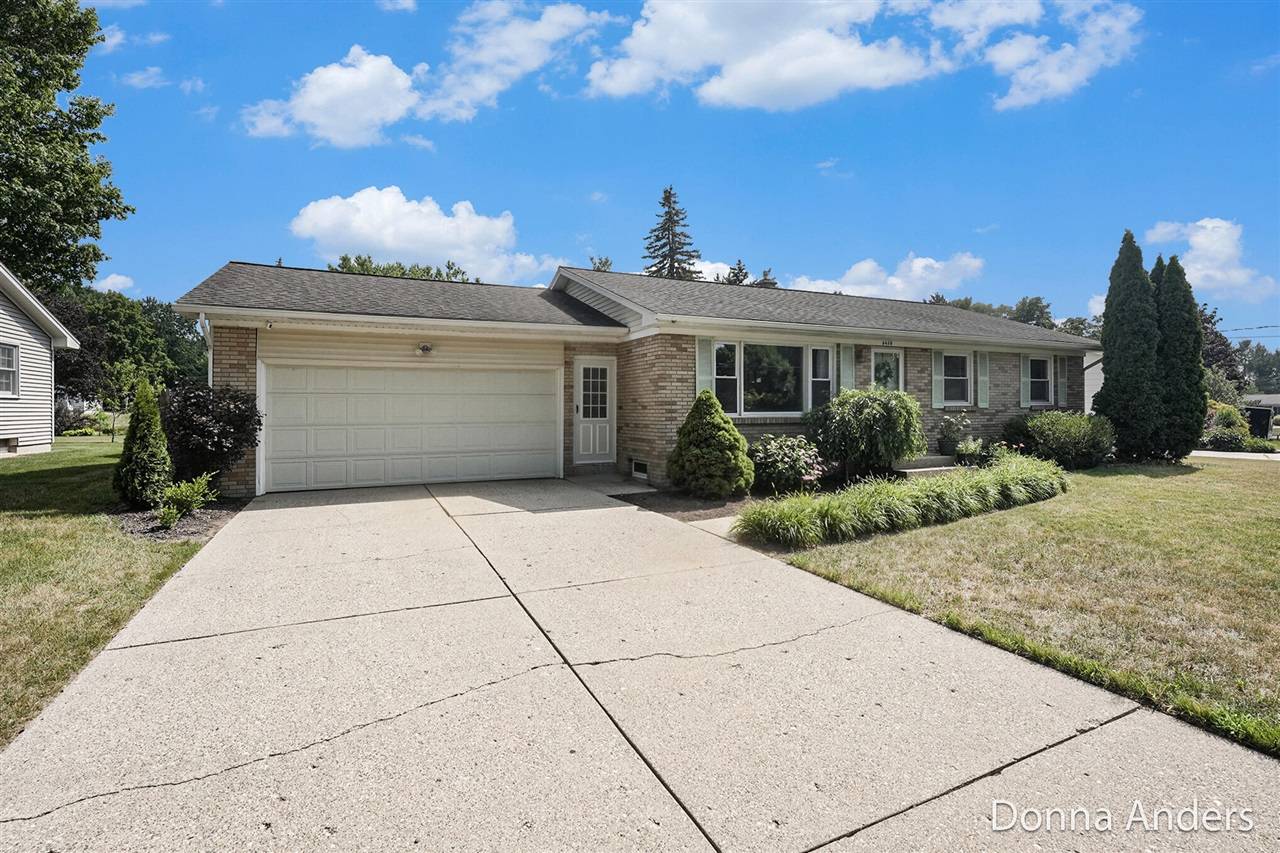 5438 Greenboro Drive, Kentwood, MI 49508