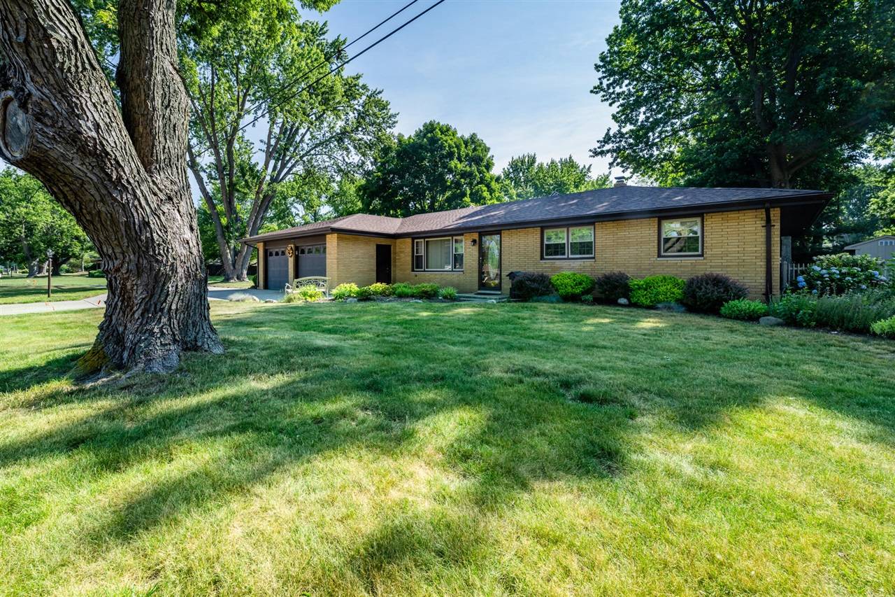 1686 N Teakwood Drive, Stevensville, MI 49127