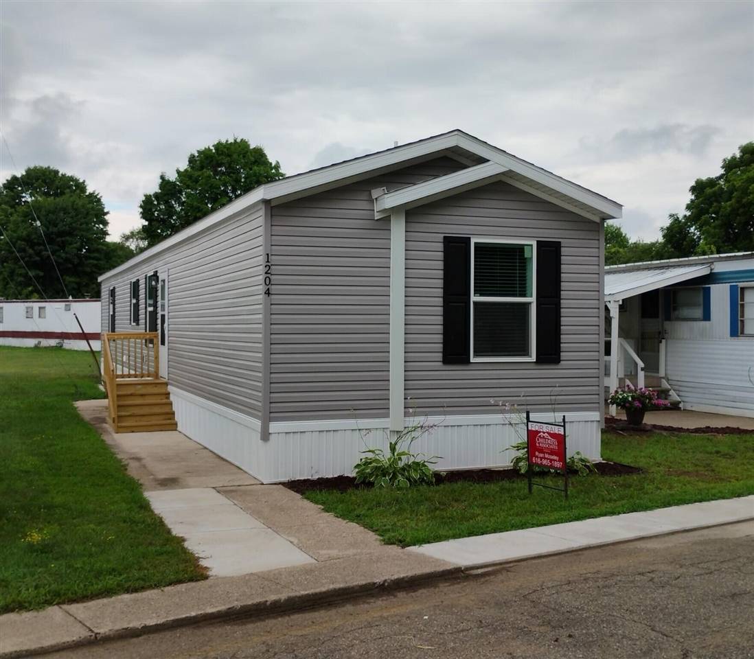 1204 Carlton Court, Plainwell, MI 49080
