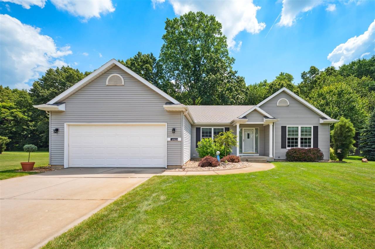 69823 Knottingham Lane, Edwardsburg, MI 49112-8456