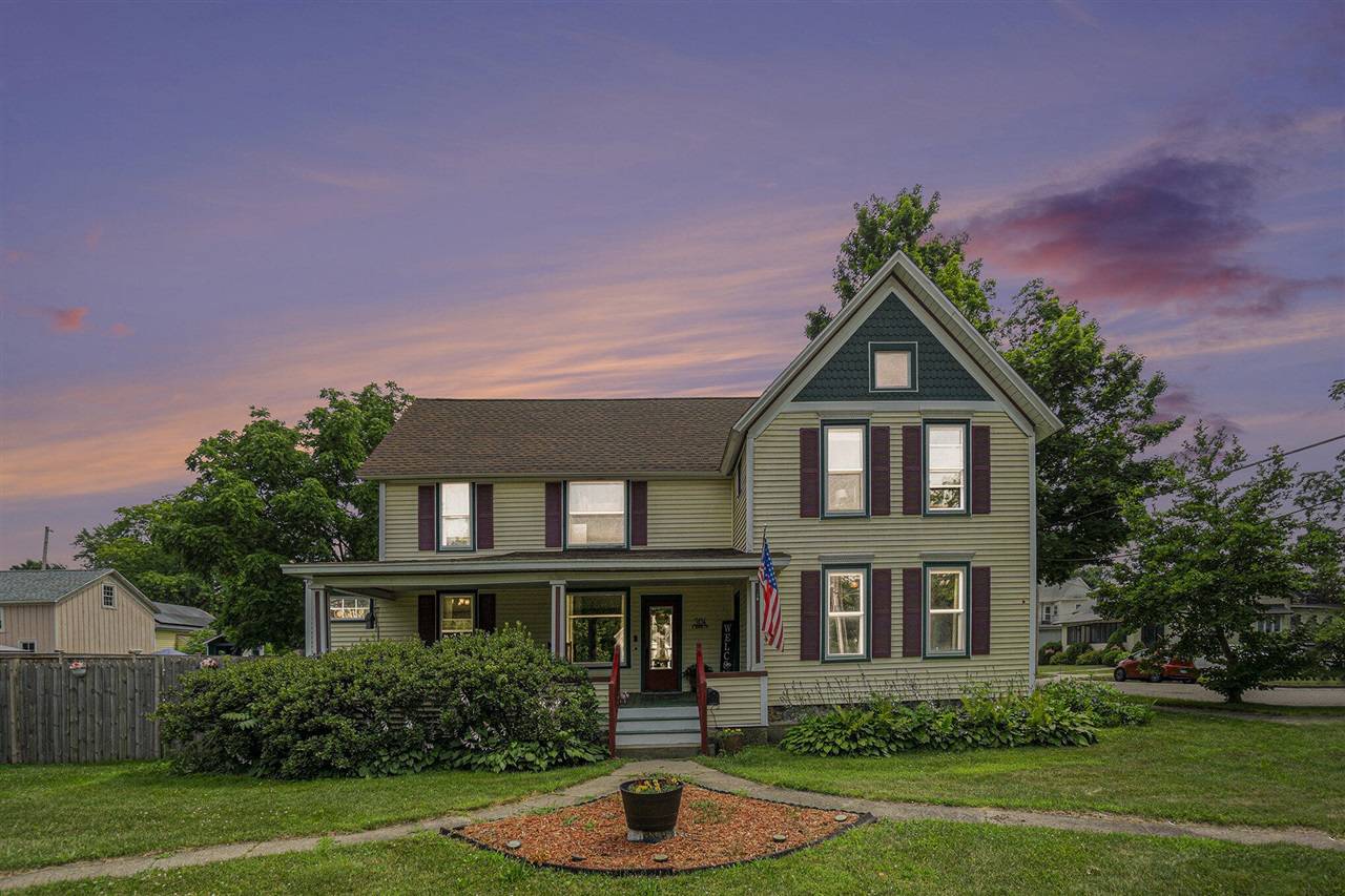 304 E Bridge Street, Plainwell, MI 49080-1722