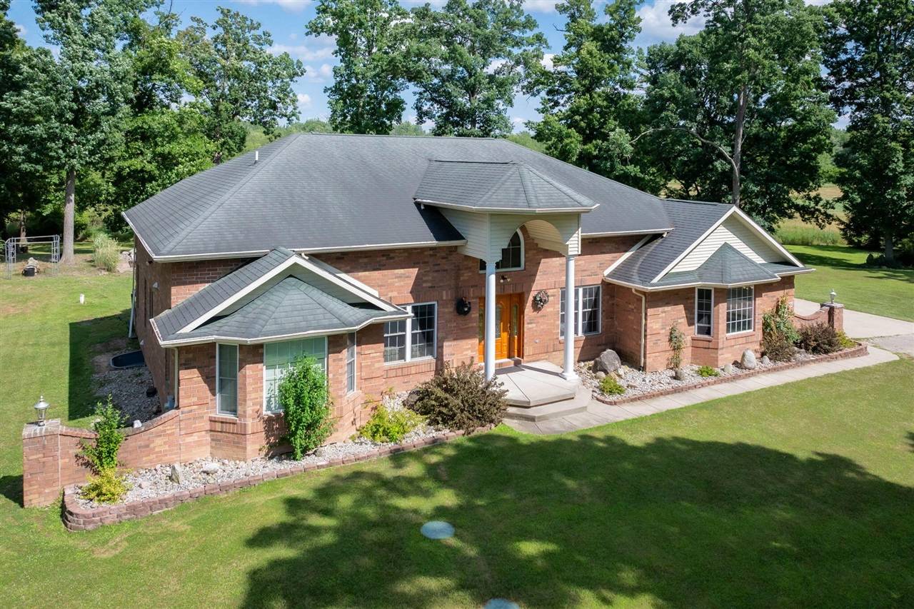 11605 Dunmaglas Drive, Bath, MI 48808-9305