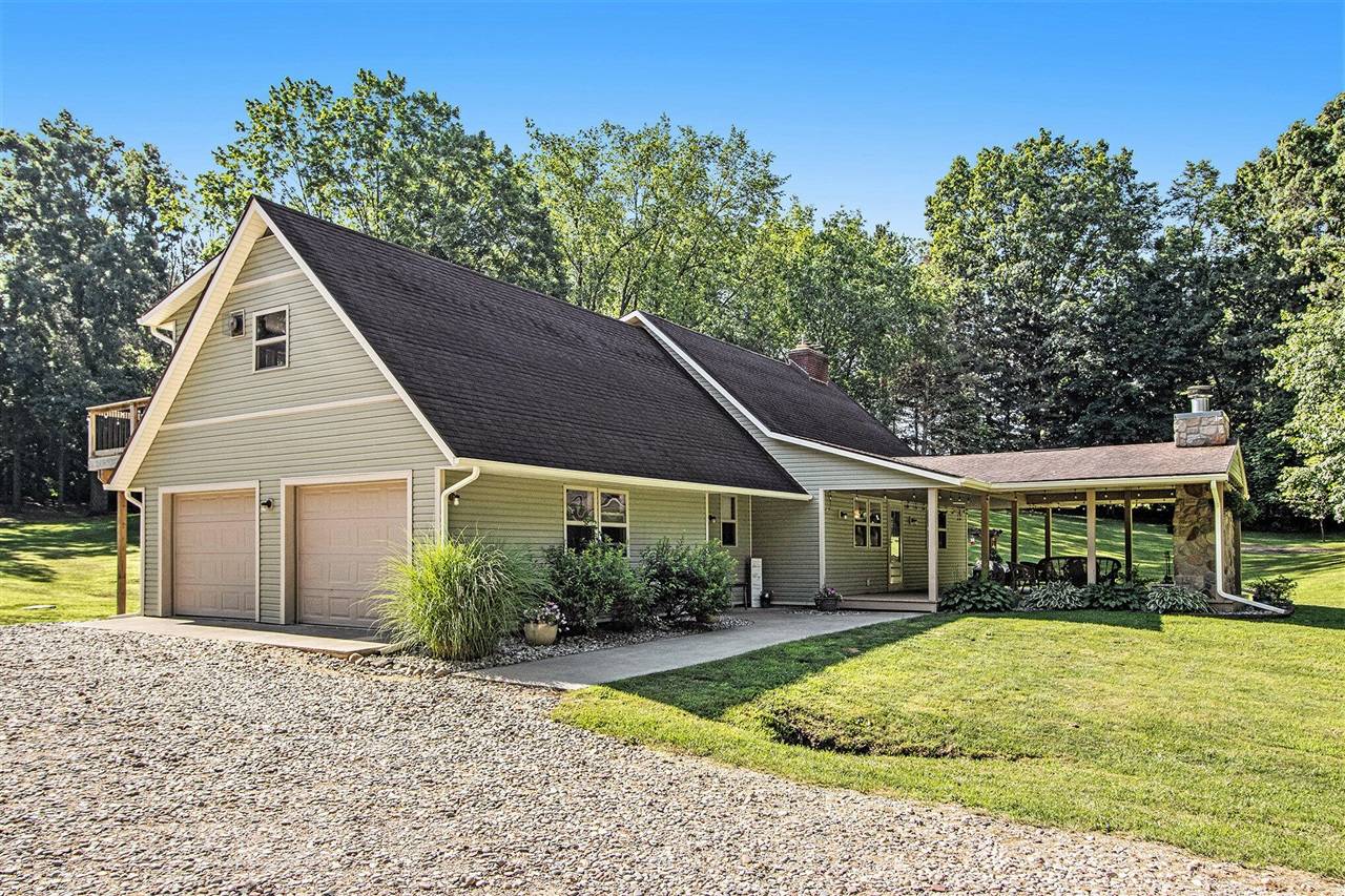 33 2nd Street, Plainwell, MI 49080-9550
