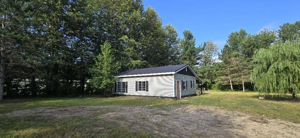 4997 S Croton Hardy Drive, Newaygo, MI 49337-7113