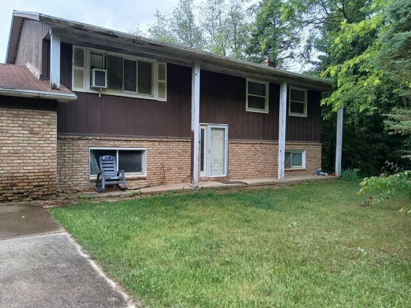 5490 Pingree Road, Howell, MI 48843-9656