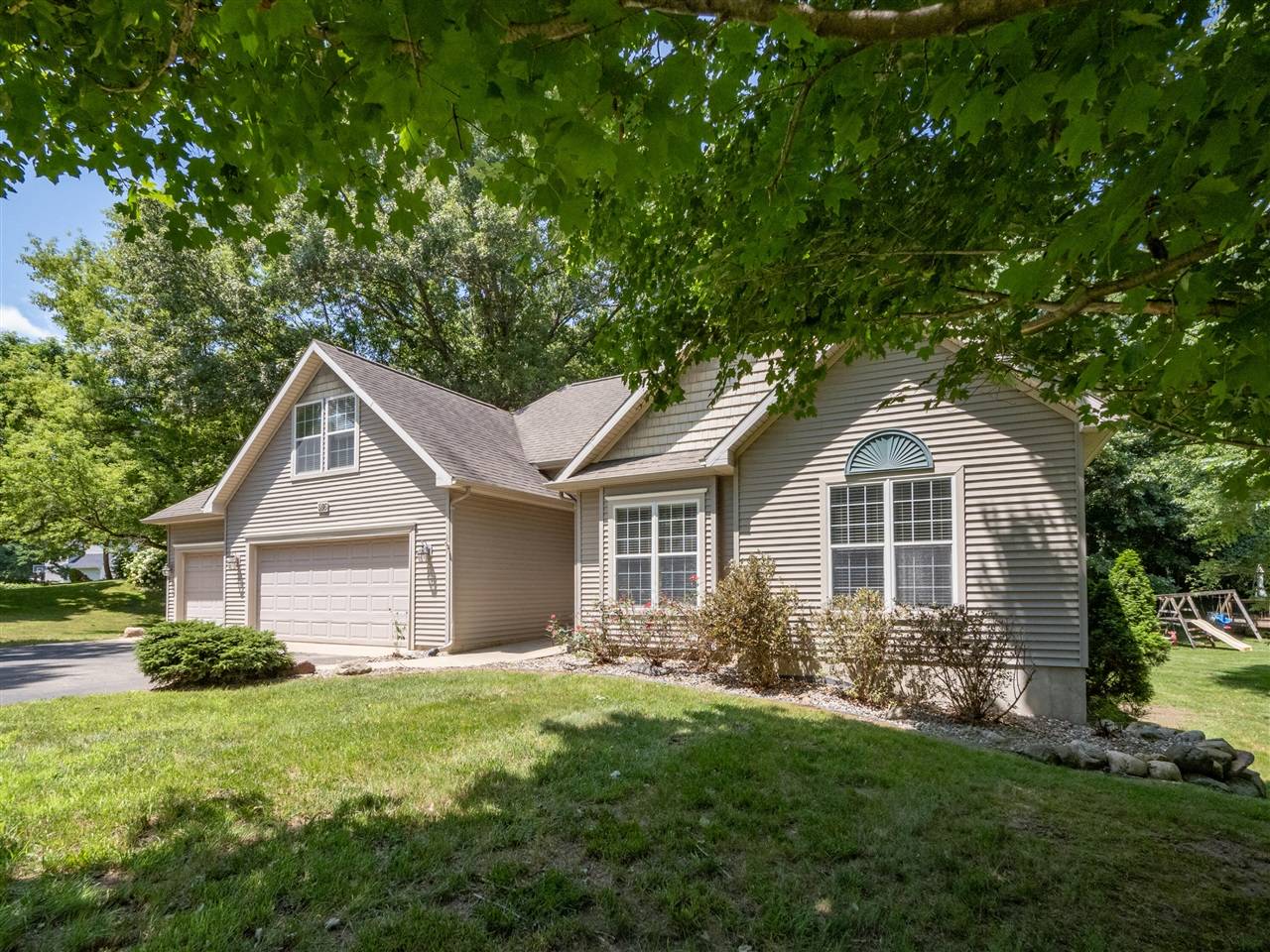 8816 Hathaway Road, Kalamazoo, MI 49009
