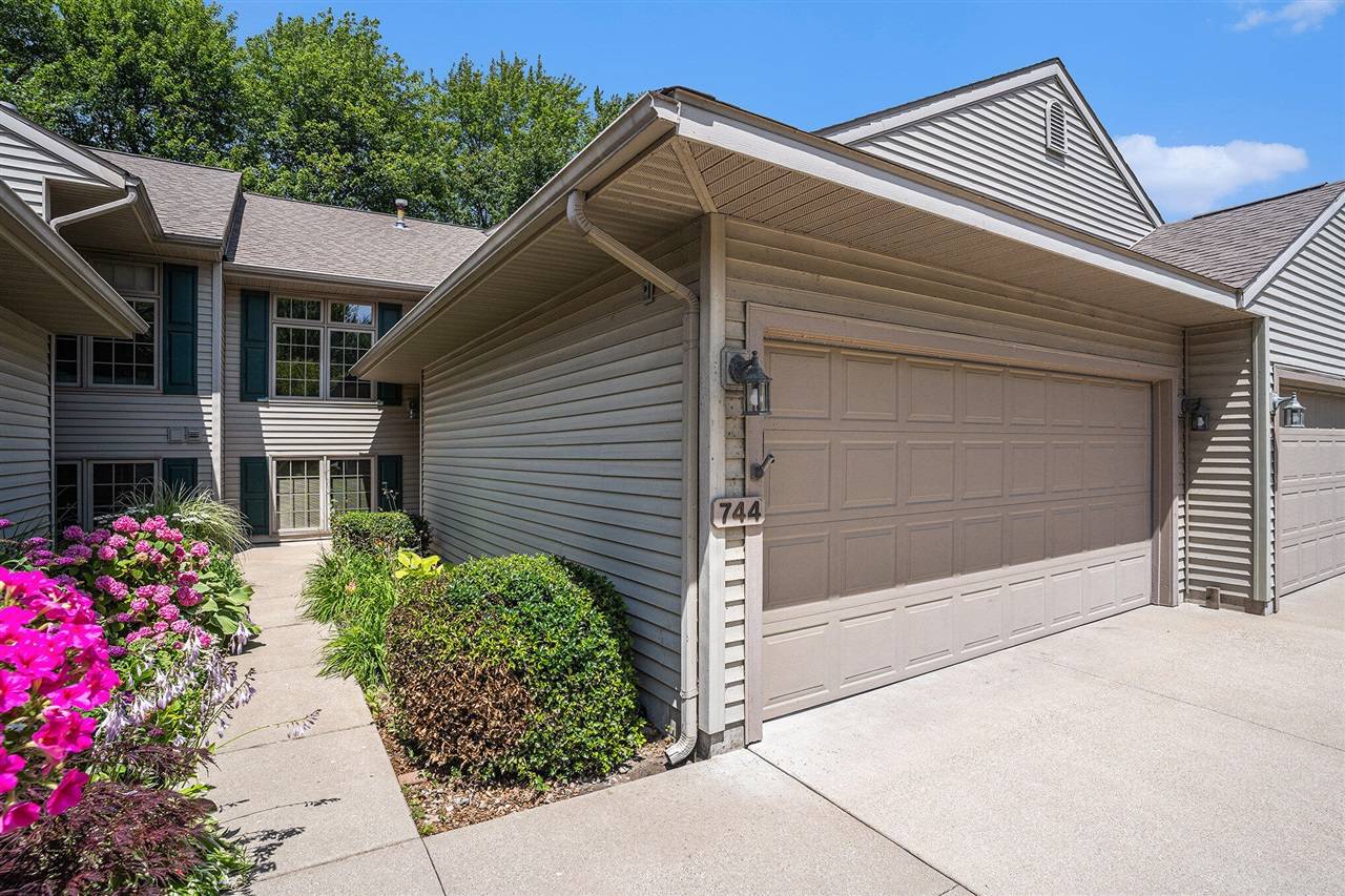 744 Tournament Circle, Norton Shores, MI 49444-8745