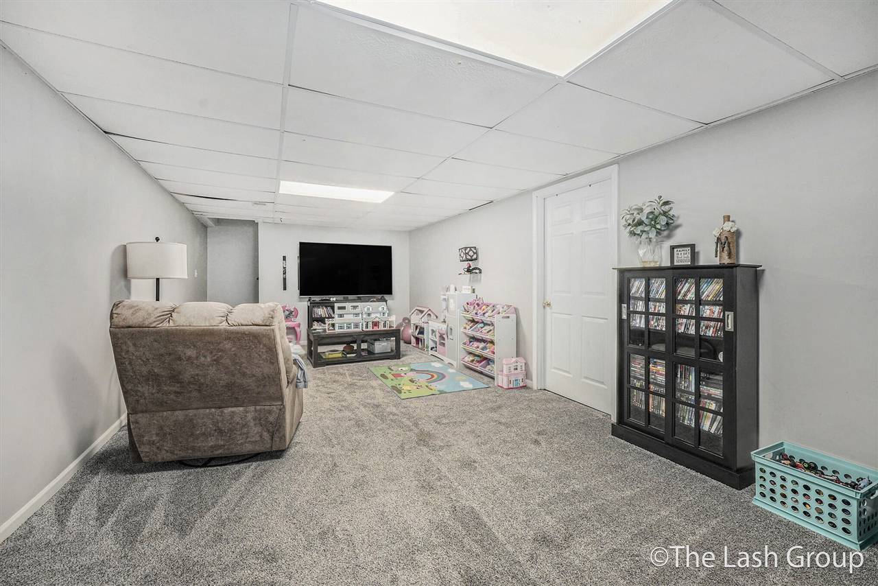 2851 18 Mile Road, Kent City, MI 49330