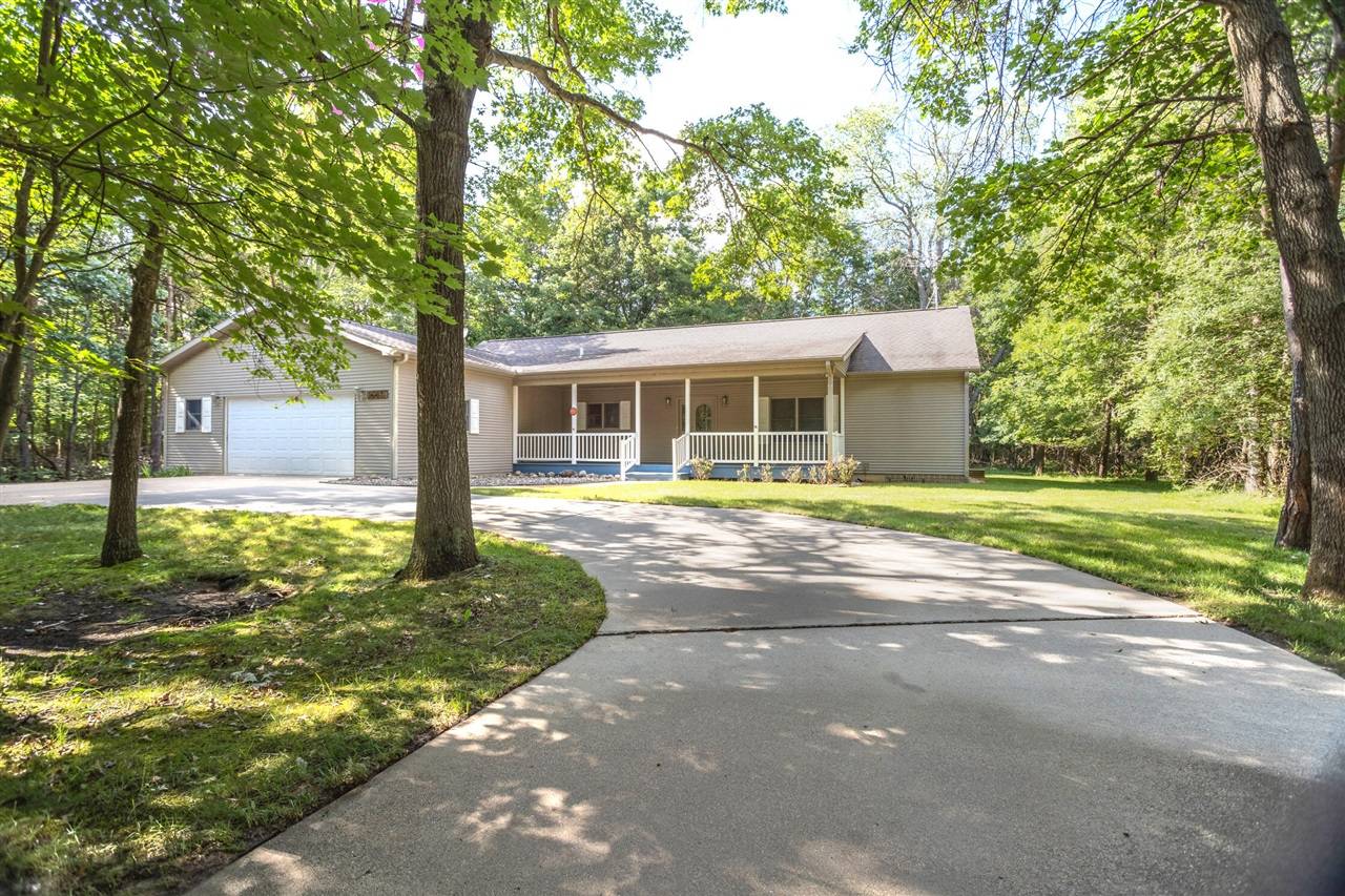 10086 Hawthorne Lane, Canadian Lakes, MI 49346-8856