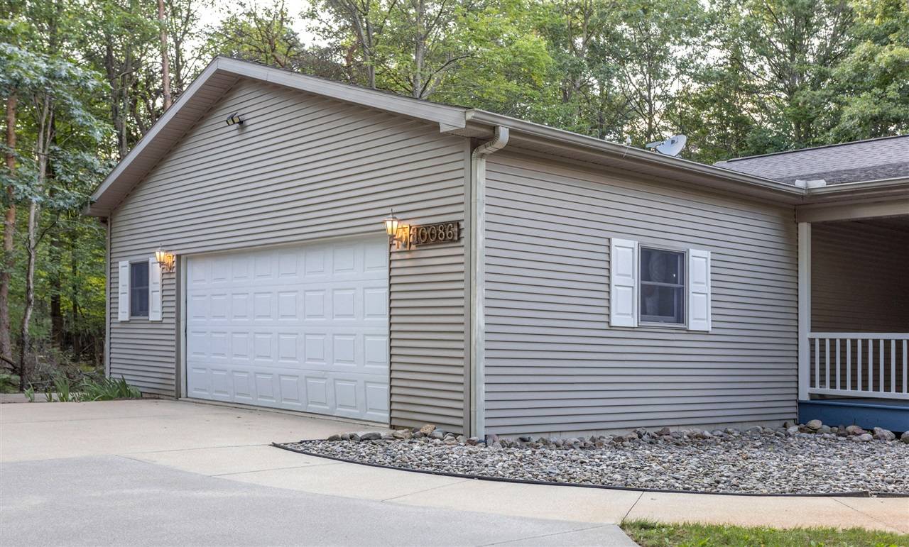 Canadian Lakes, MI 49346-8856,10086 Hawthorne Lane