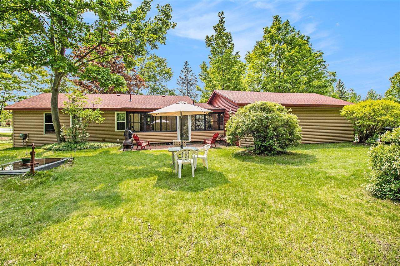 8424 3rd Street, Onekama, MI 49675