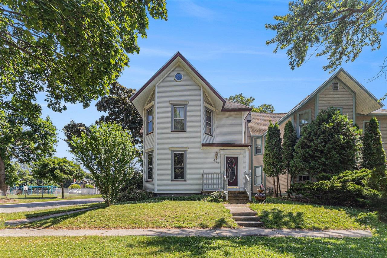 449 4th Street, Manistee, MI 49660-1628