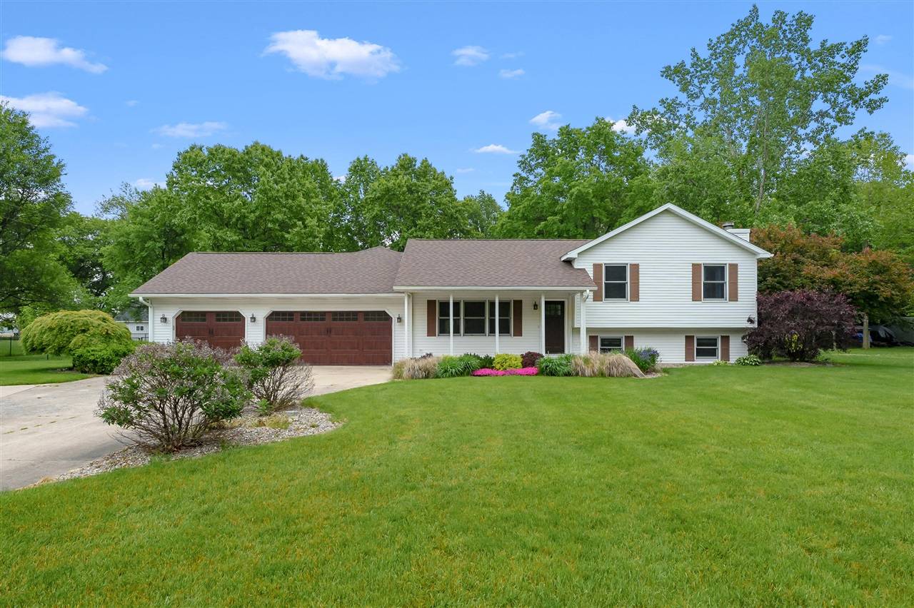 55042 W End Road, Three Rivers, MI 49093-9075