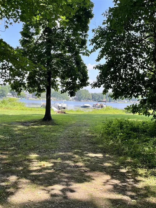 Three Rivers, MI 49093-9075,55042 W End Road