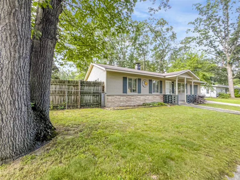 892 Oakdale Drive, Traverse City, MI 49686-4230