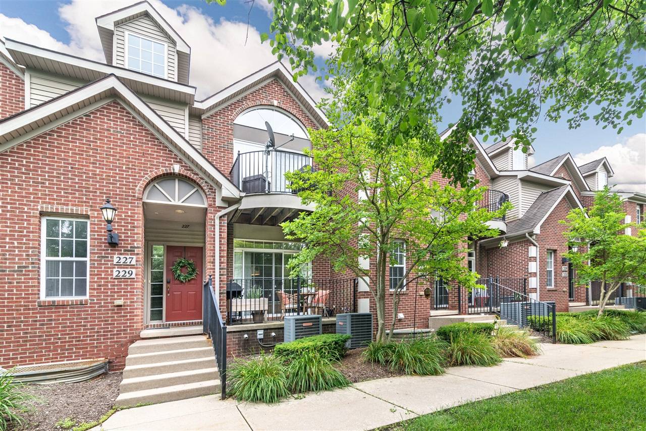 225 W Oakbrook Drive, Ann Arbor, MI 48103-2279