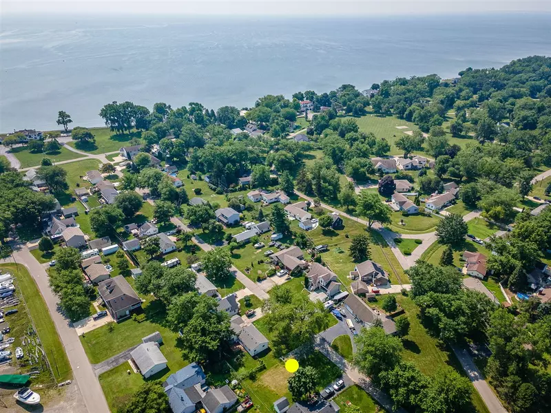 7902 Lake Breeze Drive, Monroe, MI 48161-4794