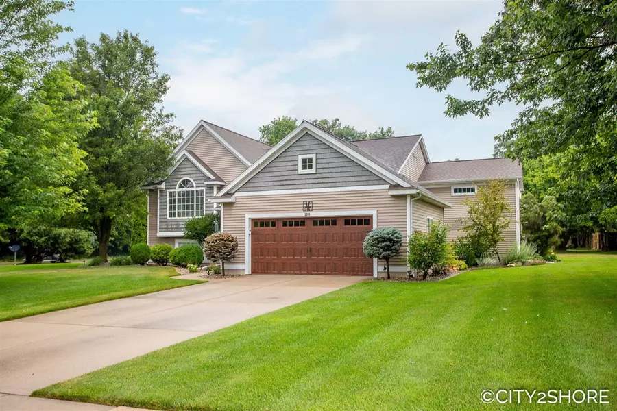 3981 Acadia Drive, Hudsonville, MI 49426-9294