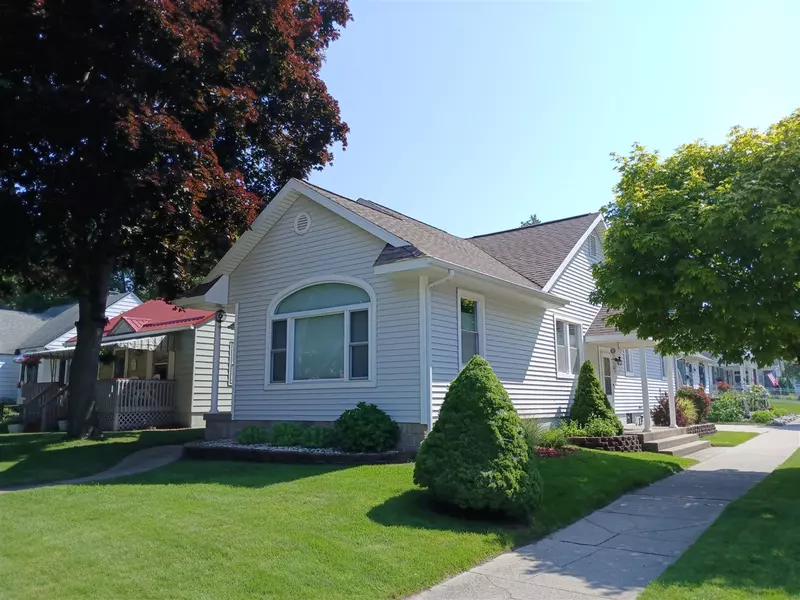 402 N Park Street, Ludington, MI 49431-1644