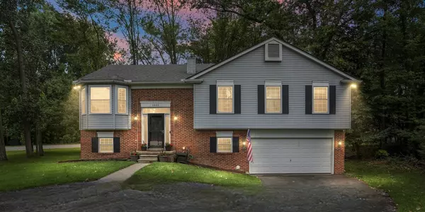 1501 Kings Crown Court, Wixom, MI 48393-1630