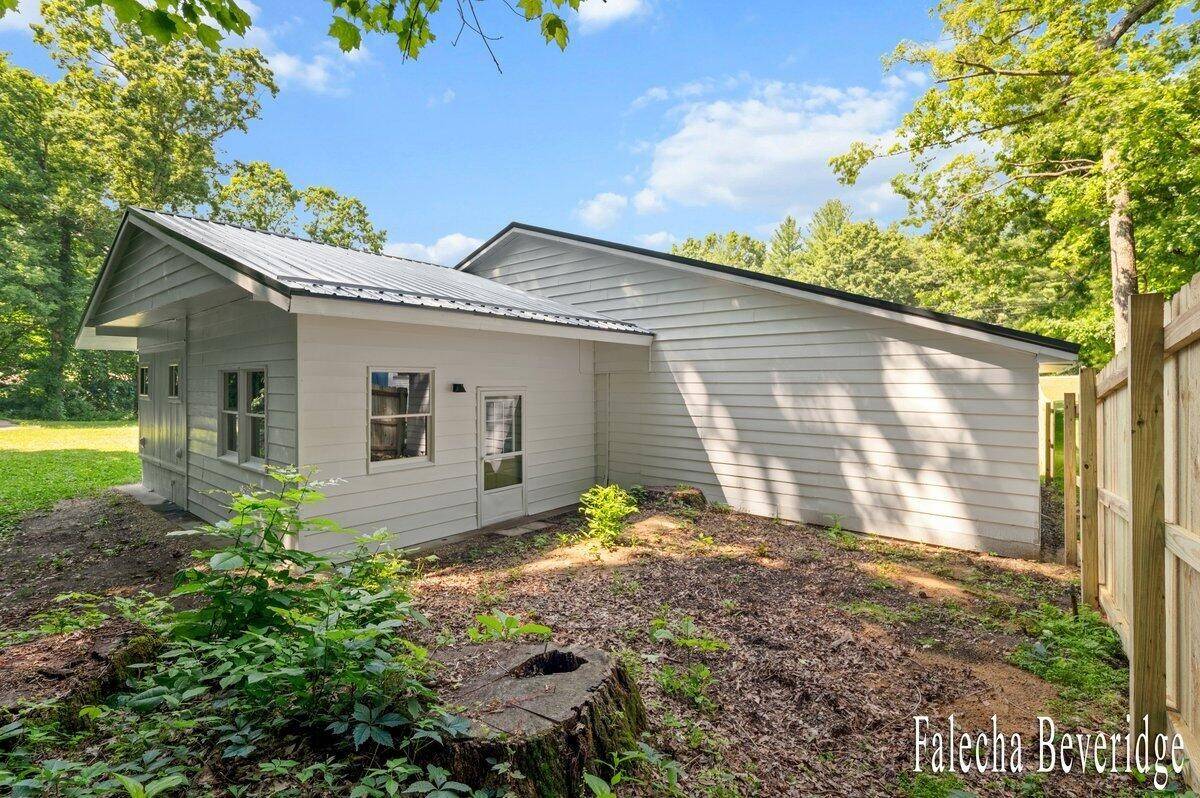Allegan, MI 49010,1202 Lincoln Road
