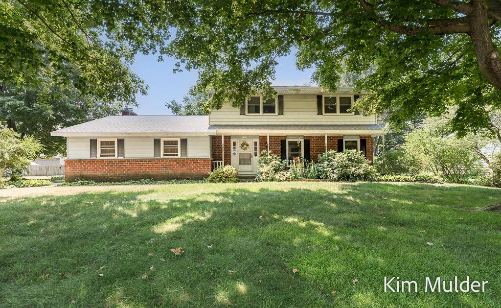3378 Keswick Drive, Belmont, MI 49306-9659