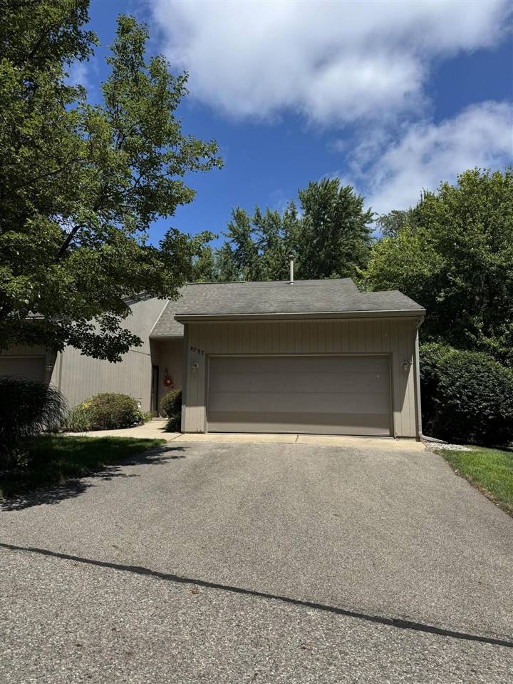 4757 Rockvalley Drive, Grand Rapids, MI 49525-6817