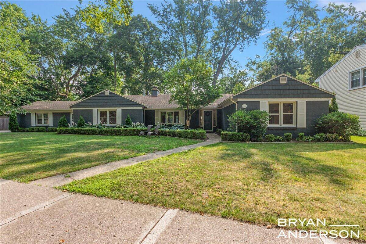 1414 Rosalind Road, East Grand Rapids, MI 49506