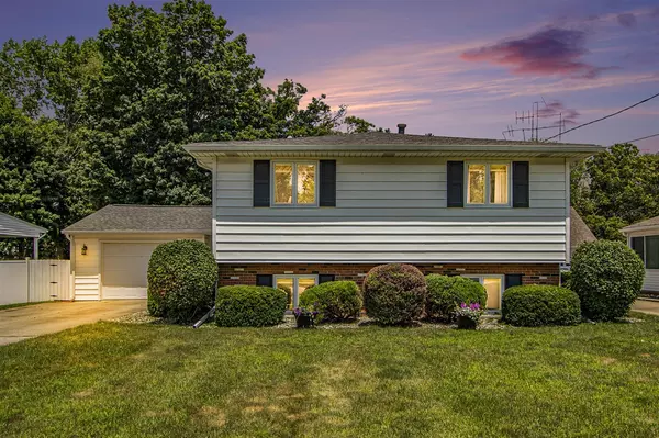 1017 Parchmount Avenue, Kalamazoo, MI 49004-1789