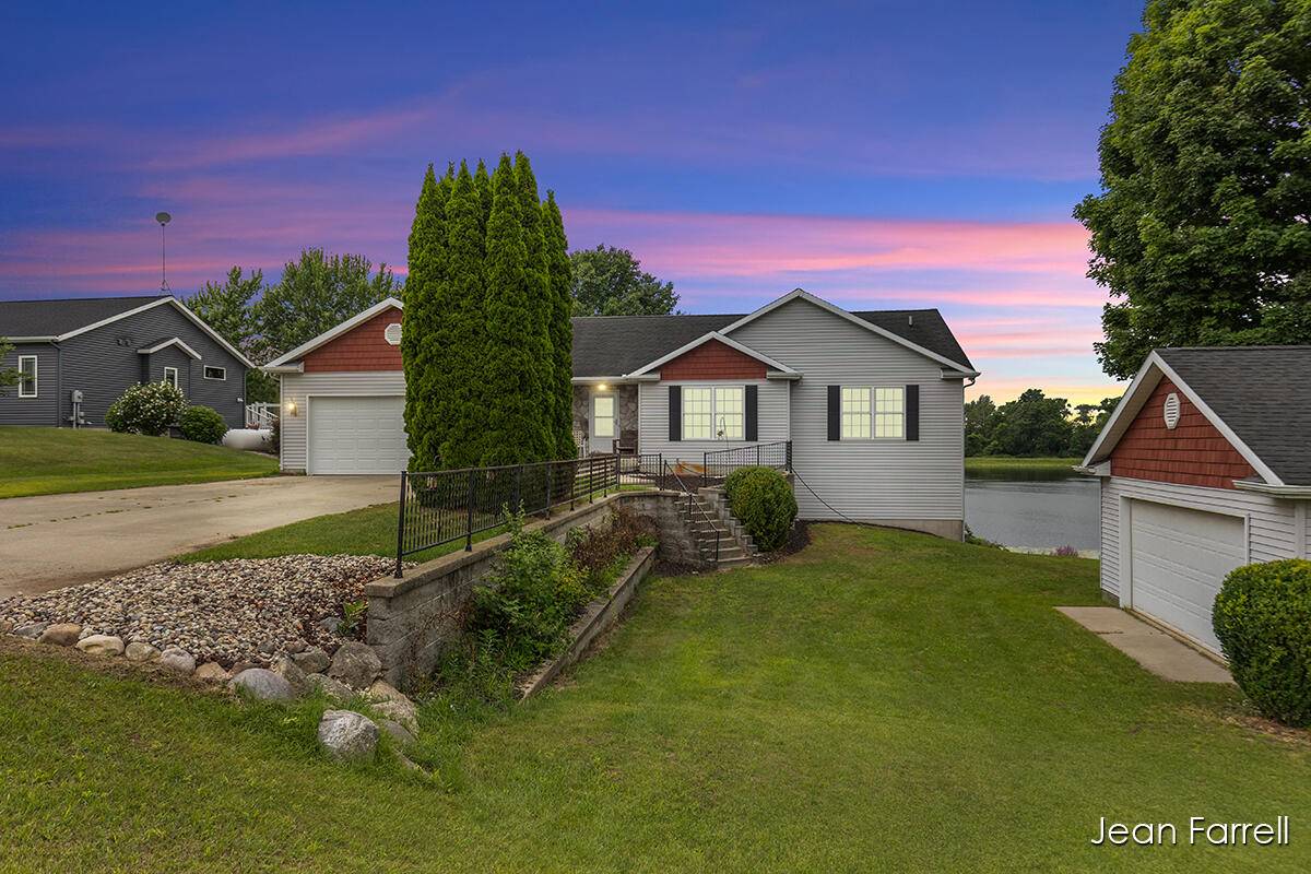 1834 S Pratt Lake Lake, Martin, MI 49070
