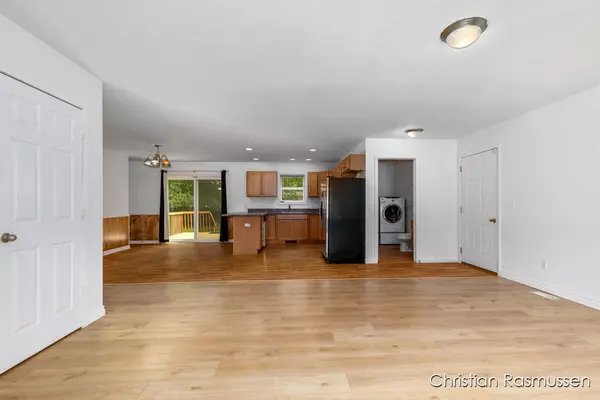 Greenville, MI 48838,903 E Van Deinse Avenue