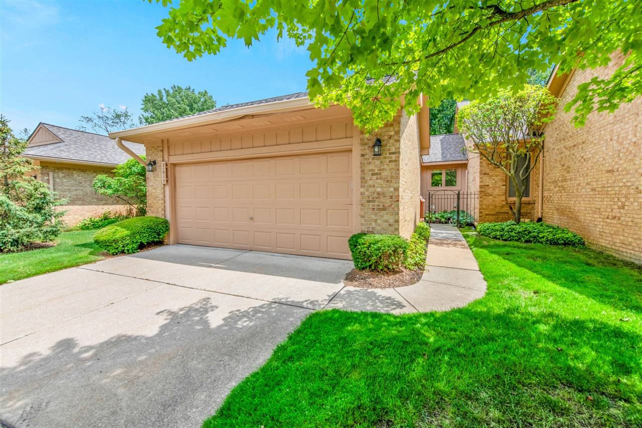 21910 River Ridge Trail, Farmington Hills, MI 48335-4680
