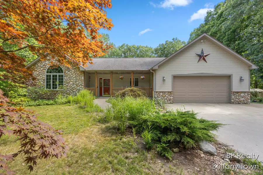 15348 Lyons Lane, Grand Haven, MI 49417-8514