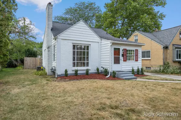 1713 Widdicomb Avenue, Grand Rapids, MI 49504-2852