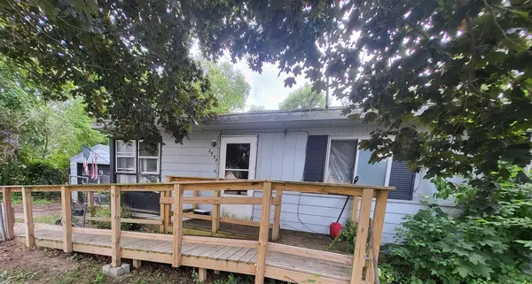 2432 Lawrence Drive, Benton Harbor, MI 49022-7932